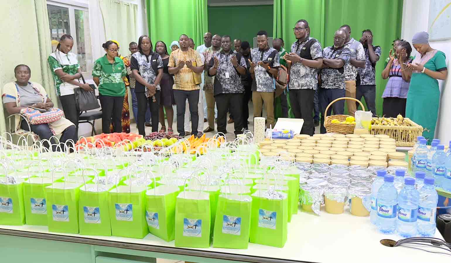 Les collaborateurs du Groupe FADIMA participent à la rupture collective du jeûne musulman et chrétien.